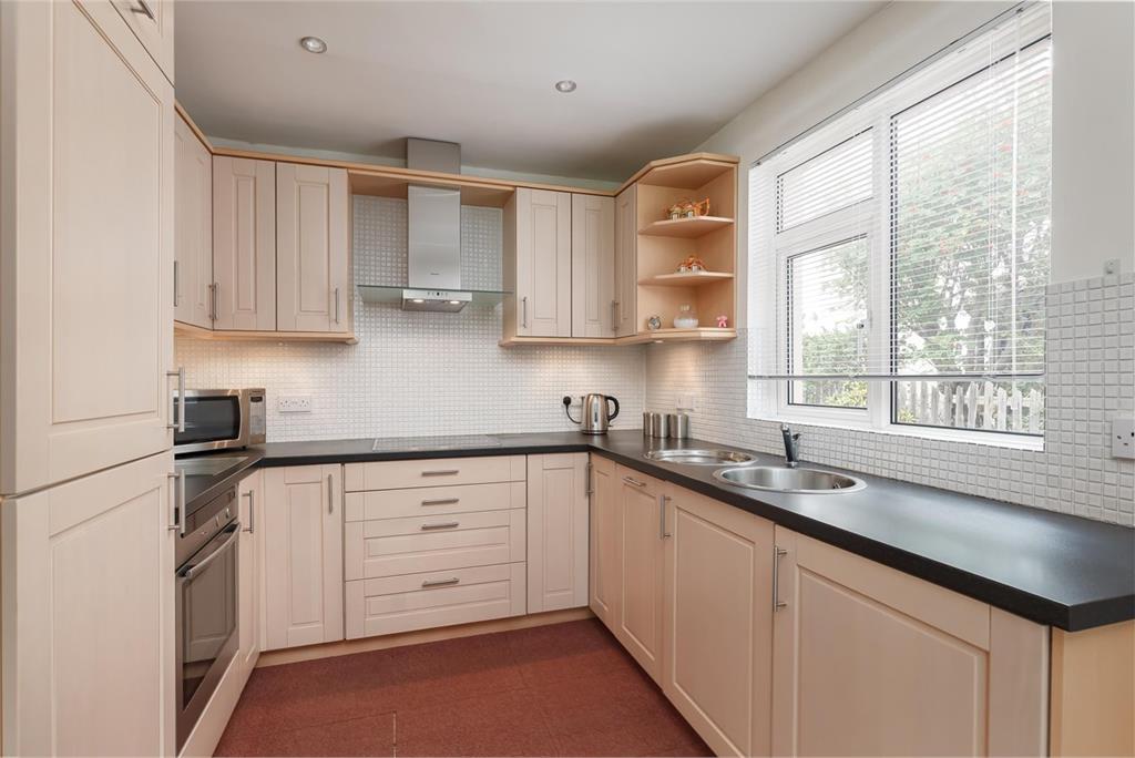 38 Drum Brae South,
Edinburgh,
EH12 8SZ - image 6