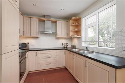 38 Drum Brae South, Edinburgh, EH12 8SZ - image 6