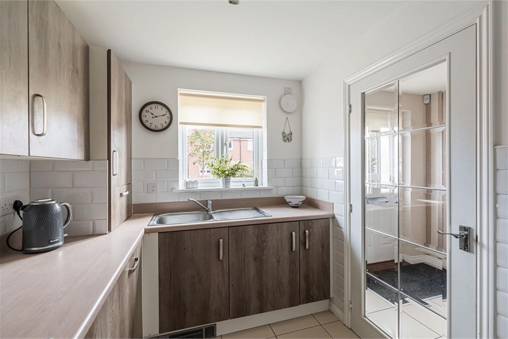 15 Mayflower Grove, Loanhead, EH20 9FD - image 7