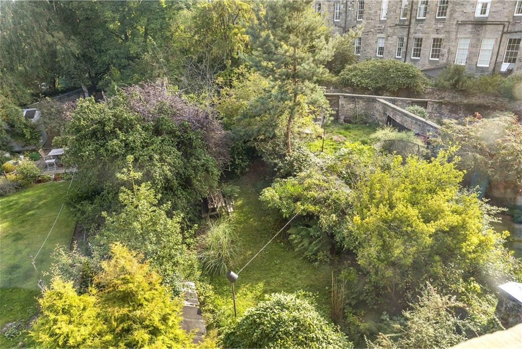 8/2 Bellevue Terrace,
New Town,
Edinburgh,
EH7 4DT - image 24
