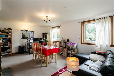 21/3 Kenilworth Drive, Edinburgh, EH16 6DD - image 2