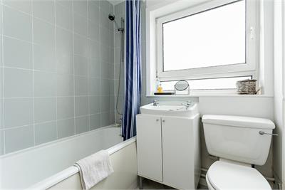 21/3 Kenilworth Drive, Edinburgh, EH16 6DD - image 15