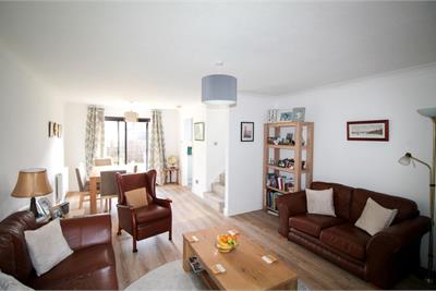 12 Victoria Avenue, Barrhead, Glasgow, G78 1GD - image 2