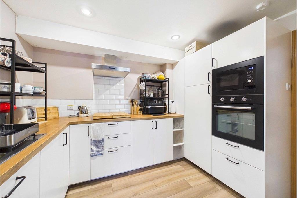 Flat 29, 102 Commercial Street, Leith, Edinburgh, EH6 6LS - image 8
