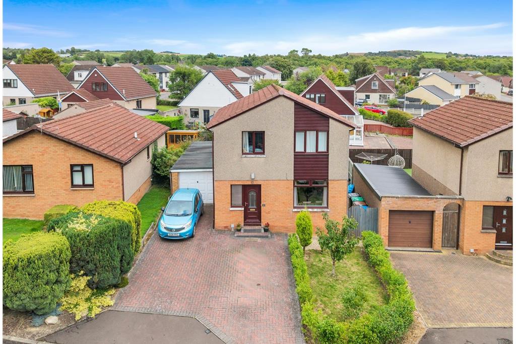 4 Woodbank Grove,
Comrie,
Dunfermline,
KY12 9XP - image 1