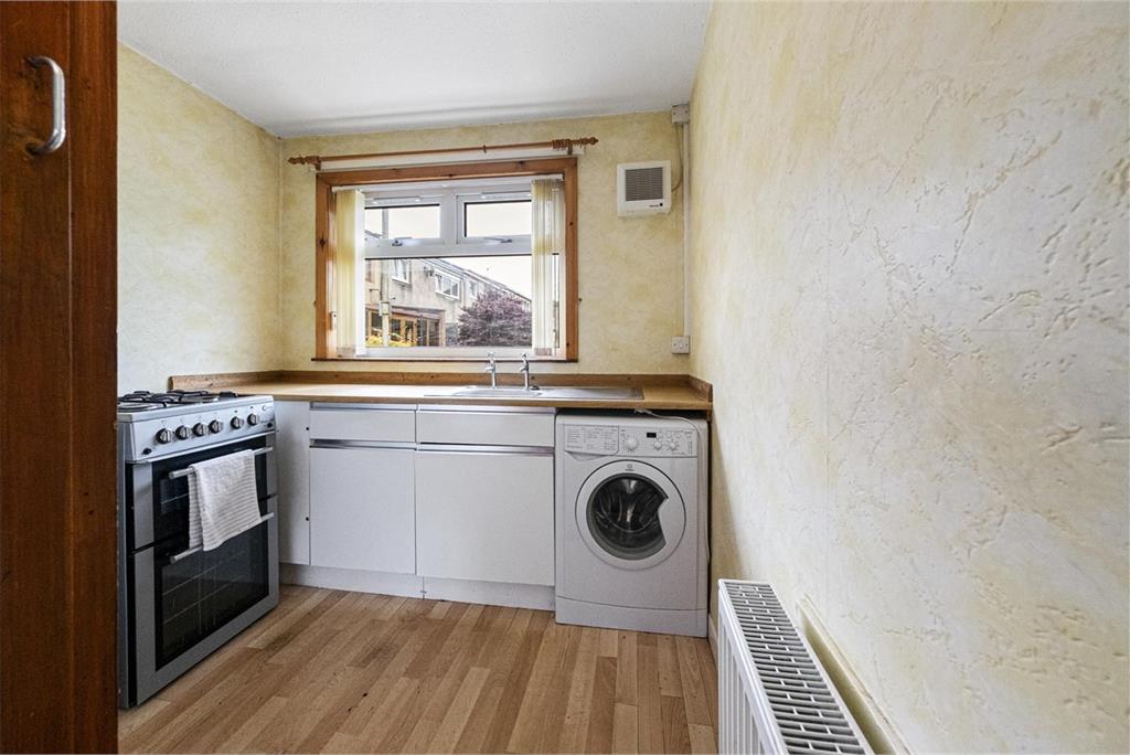 5 Garden Court,
Townhill,
Dunfermline,
KY12 0HU - image 10