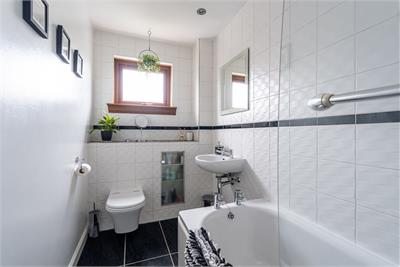 22 Bughtlin Gardens, Edinburgh, EH12 8XB - image 7