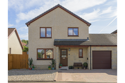 9 Carneil Gardens, Carnock, KY12 9LQ - image 1