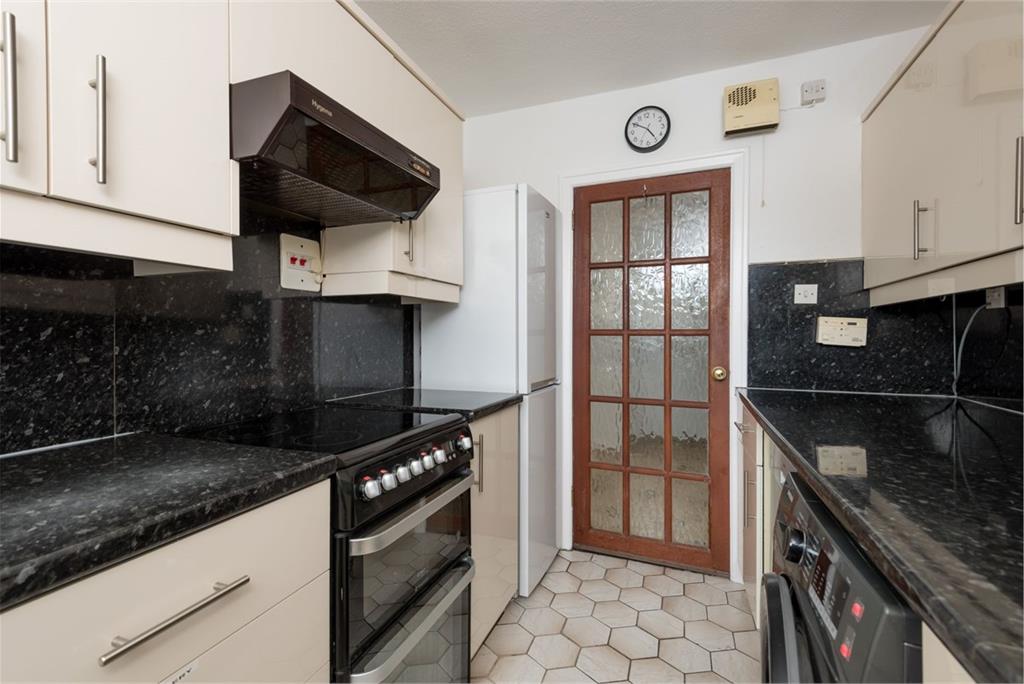 34 Queens Park Court, Edinburgh, EH8 7DX - image 5