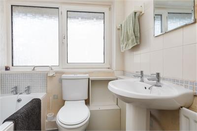 42A Drum Brae South, Edinburgh, EH12 8SZ - image 10