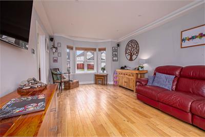 18 Curlew Gardens, Dunfermline, KY11 8GF - image 4