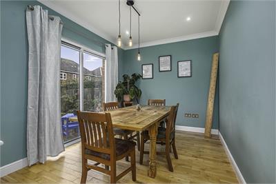18 Curlew Gardens, Dunfermline, KY11 8GF - image 10