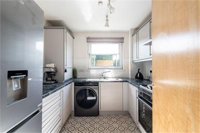 8/4 Saughton Mains Street, Edinburgh, EH11 3HH - image 3