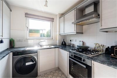 8/4 Saughton Mains Street, Edinburgh, EH11 3HH - image 10