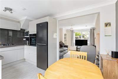 44 Stuart Park, Corstorphine, Edinburgh, EH12 8YE - image 5