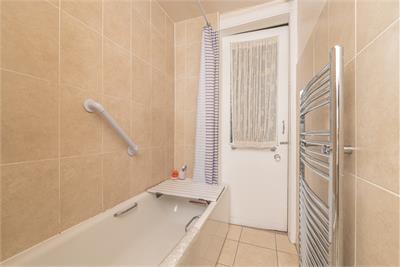 46 (3F1) Elm Row,
Edinburgh,
EH7 4AH - image 22