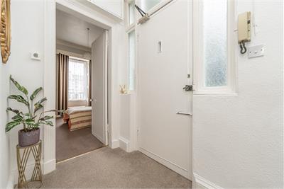 46 (3F1) Elm Row,
Edinburgh,
EH7 4AH - image 6