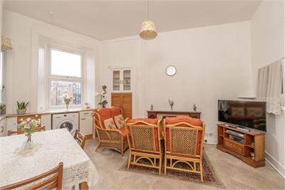 46 (3F1) Elm Row,
Edinburgh,
EH7 4AH - image 8