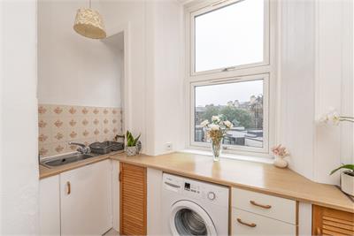 46 (3F1) Elm Row,
Edinburgh,
EH7 4AH - image 10