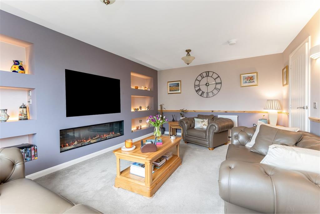 37 Blair Road, Calderwood, East Calder, Livingston, EH53 0TU - image 3