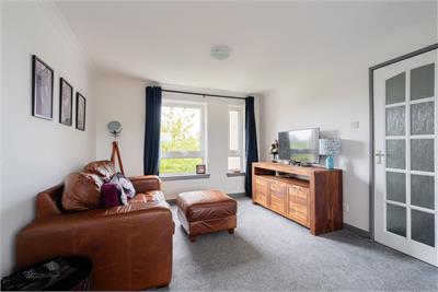 5/7 Kingsknowe Place, Edinburgh, EH14 2EQ - image 2