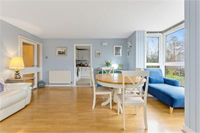 8K Fair-a -Far, Edinburgh, EH4 6QE - image 3