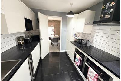 12 Windlestraw Court, Bourtreehill South, Irvine, KA11 1JT - image 5