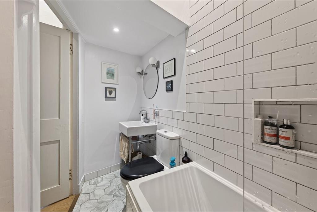 12 Brougham Place, Edinburgh, EH3 9JX - image 16