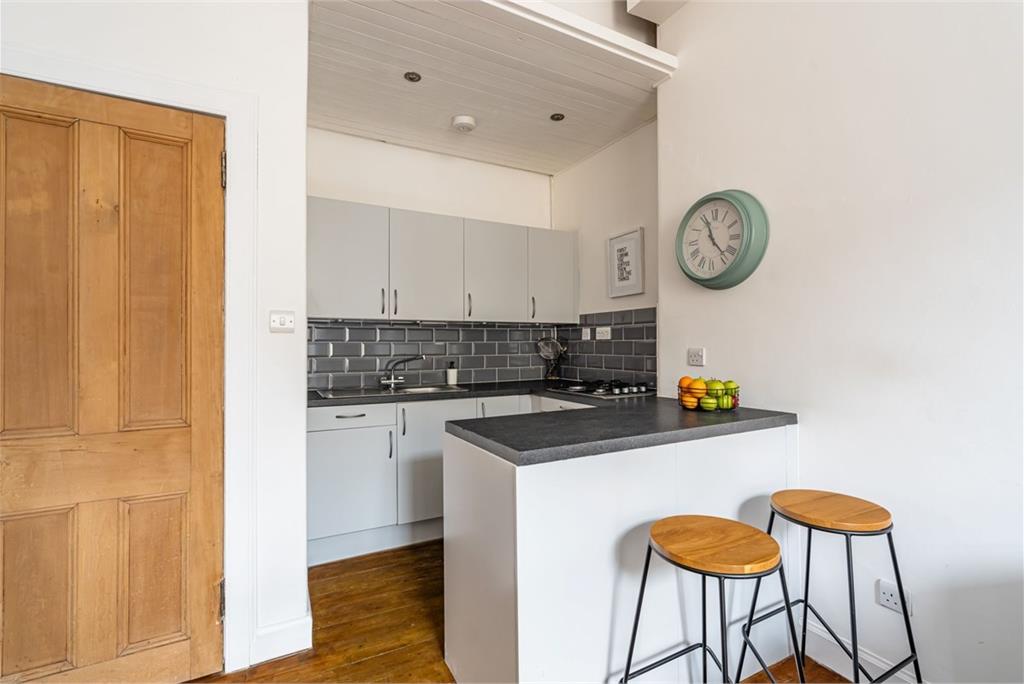 35/11 Buchanan Street, Edinburgh, EH6 8RB - image 4