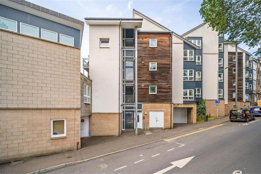 3/2 Wishaw Terrace, Meadowbank, Edinburgh, EH7 6AF - image 1