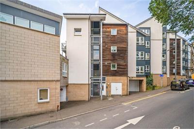 3/2 Wishaw Terrace, Meadowbank, Edinburgh, EH7 6AF - image 1