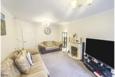 4 Cumbrae Court, Largs - image 2