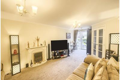 4 Cumbrae Court, Largs - image 3
