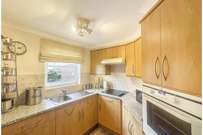 4 Cumbrae Court, Largs - image 4