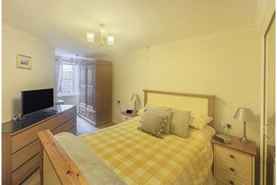 4 Cumbrae Court, Largs - image 5