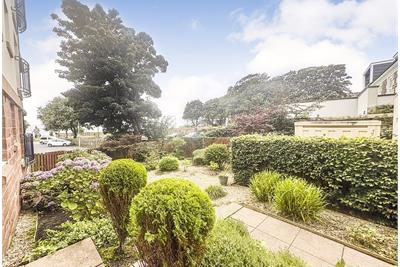 4 Cumbrae Court, Largs - image 9