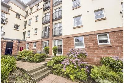 4 Cumbrae Court, Largs - image 1