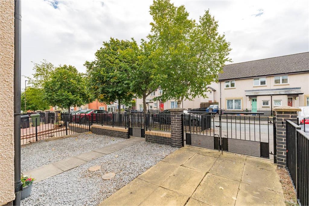 63 Clovenstone Park,
Edinburgh,
EH14 3EY - image 22