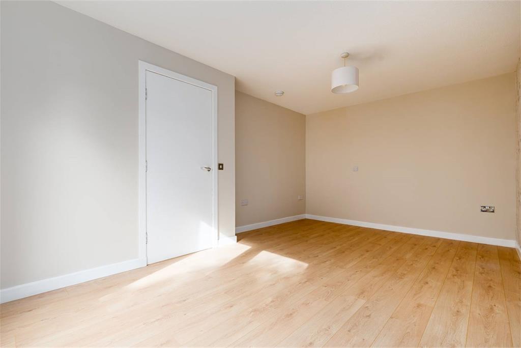 63 Clovenstone Park,
Edinburgh,
EH14 3EY - image 4