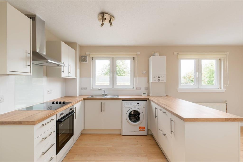 63 Clovenstone Park,
Edinburgh,
EH14 3EY - image 5