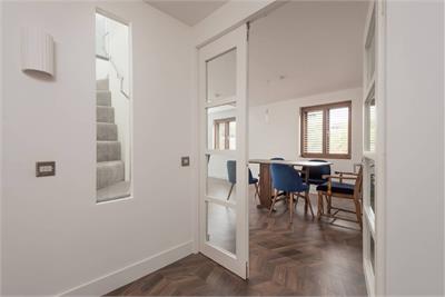 5/6 Lochend Close, Edinburgh, EH8 8BL - image 4