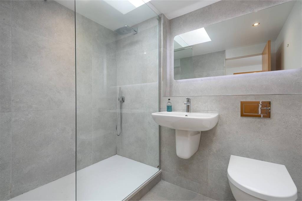 5/6 Lochend Close, Edinburgh, EH8 8BL - image 10