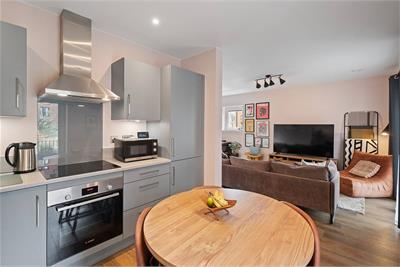 Flat 3, 91 Ocean Drive, , Edinburgh, EH6 6BW - image 10