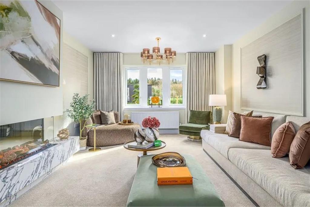 51 McFarlane Crescent, Winchburgh, EH52 6ZU - image 2