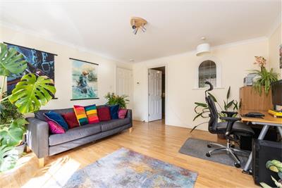 6/2 Mitchell Street, Edinburgh, EH6 7BD - image 3