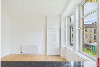Whitehaugh Drive Paisley - image 5