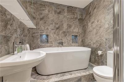 6/2 Myreside View,
Craiglockhart,
Edinburgh,
EH14 1AG - image 13