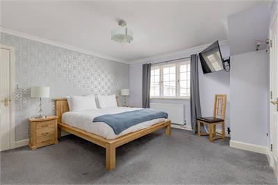 6/2 Myreside View,
Craiglockhart,
Edinburgh,
EH14 1AG - image 10