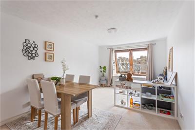 43/8 Lochrin Place, Edinburgh, EH3 9RB - image 2