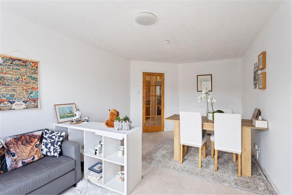 43/8 Lochrin Place, Edinburgh, EH3 9RB - image 3